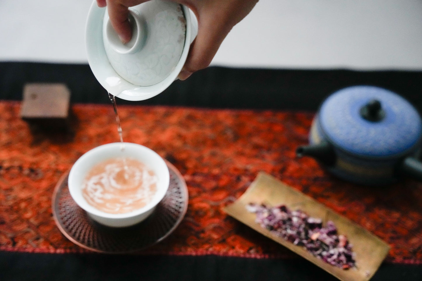 丹沢ボタニカル 八重桜煎茶 苺入り【数量限定生産】